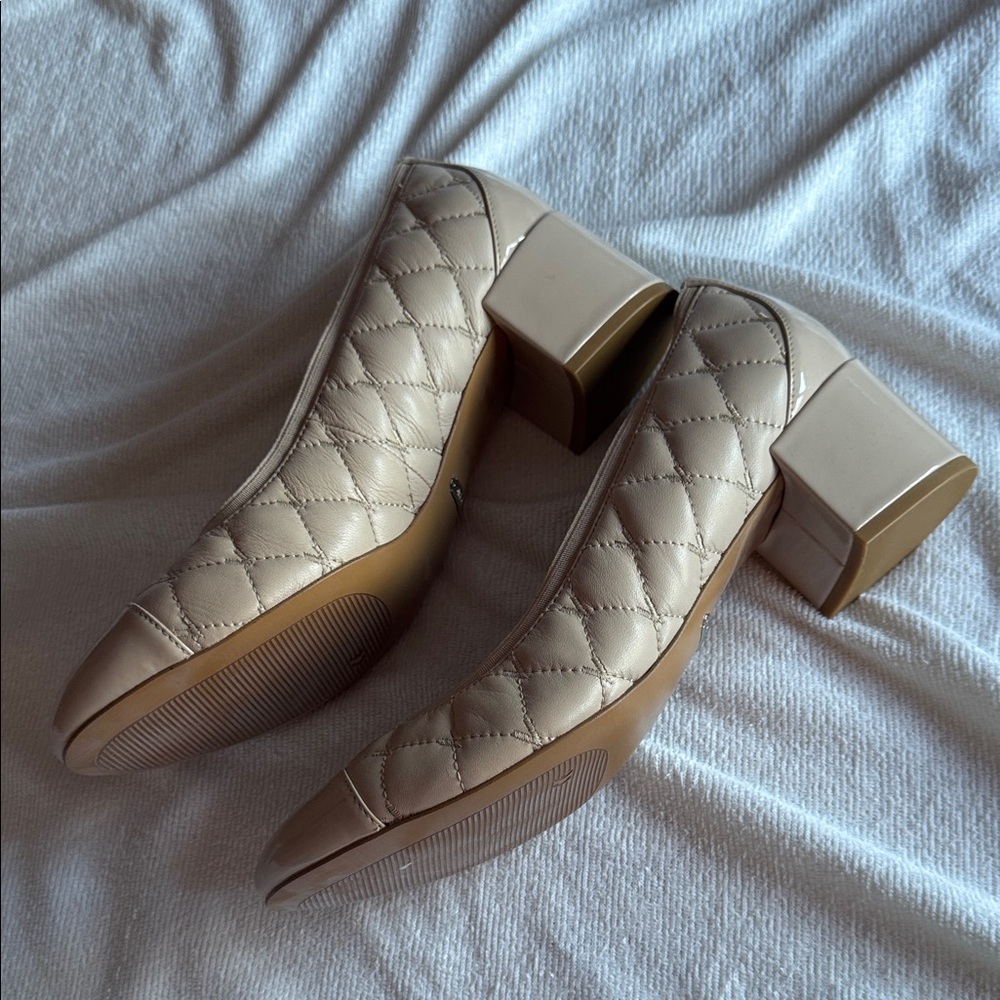 Vionic Women's Tan Quilted Heels - Picture 3 of 5